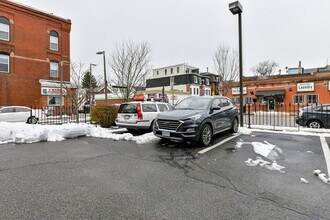 743 E 4th St, Unit 205 in Boston, MA - Foto de edificio - Building Photo