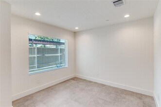 4517 Munger Ave in Dallas, TX - Building Photo - Building Photo