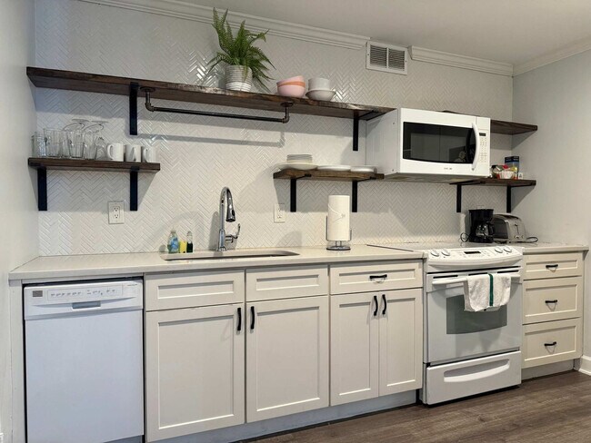 215 Piedmont Ave NE in Atlanta, GA - Foto de edificio - Building Photo