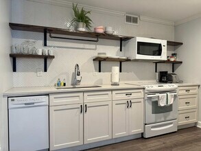 215 Piedmont Ave NE in Atlanta, GA - Foto de edificio - Building Photo