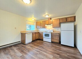 1322 Maple St in Everett, WA - Building Photo