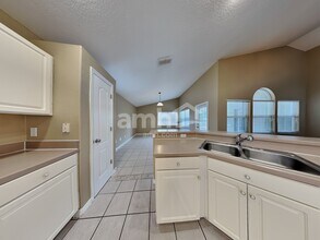 1591 Crawford Dr in Apopka, FL - Foto de edificio - Building Photo