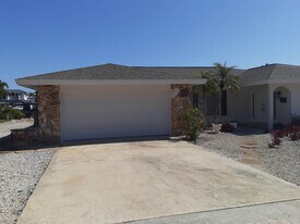 1666 Sabal Palm Dr in Sanibel, FL - Building Photo