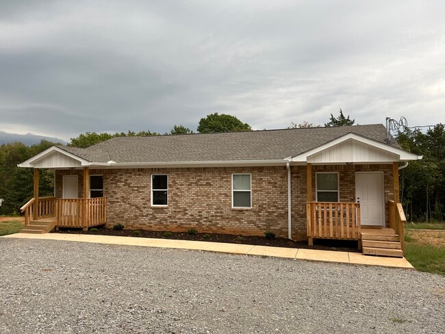 25 Maples Rd, Unit 2