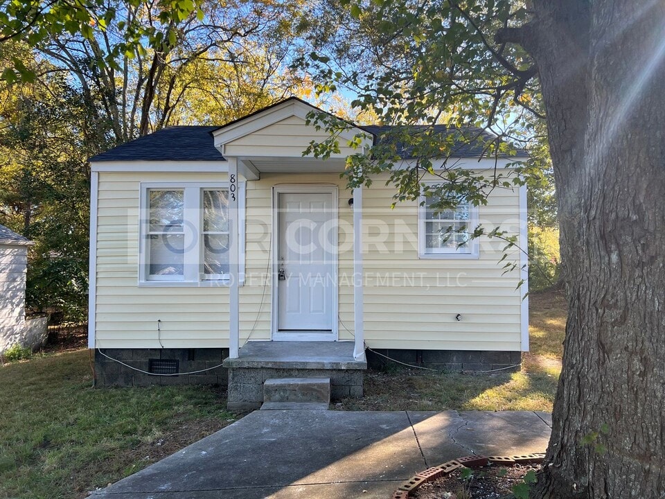 803 Cole St in Greensboro, NC - Building Photo