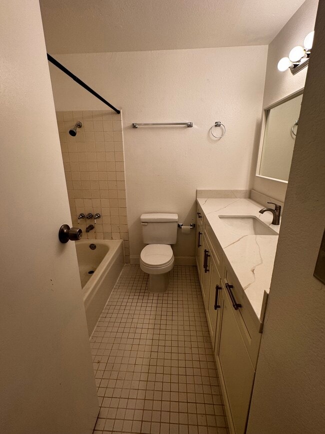 2161 Northwood Cir, Unit A in Concord, CA - Building Photo - Building Photo