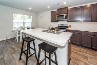 240 Spencer Cir in Summerville, SC - Building Photo - Building Photo