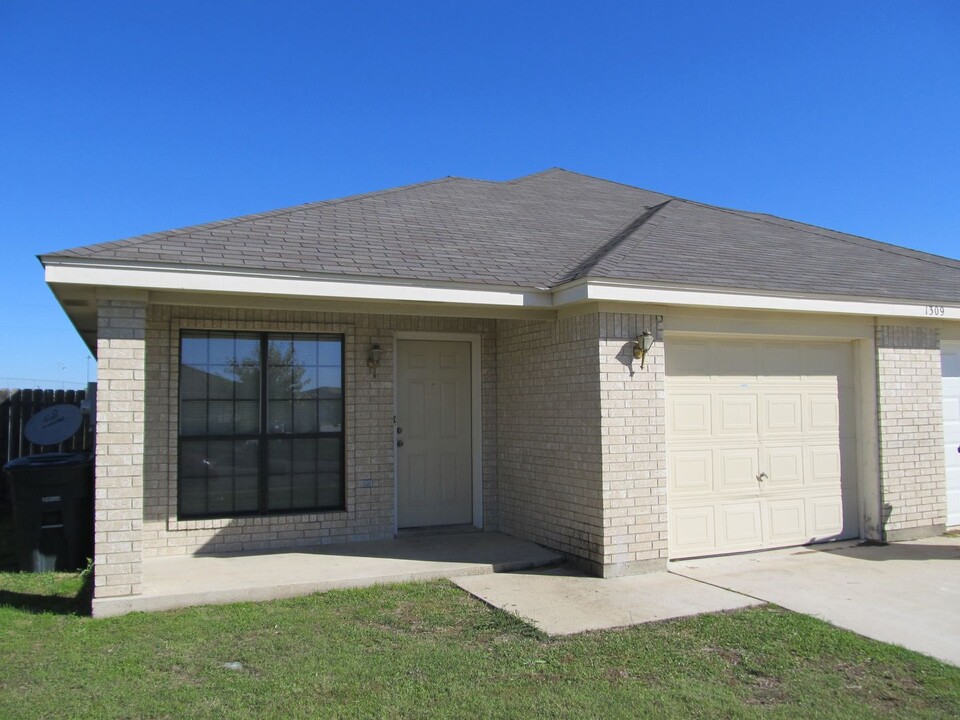 1309 Nicholas Cir in Killeen, TX - Building Photo