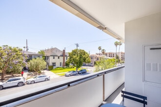 409 Hayworth Ave in Los Angeles, CA - Building Photo - Building Photo