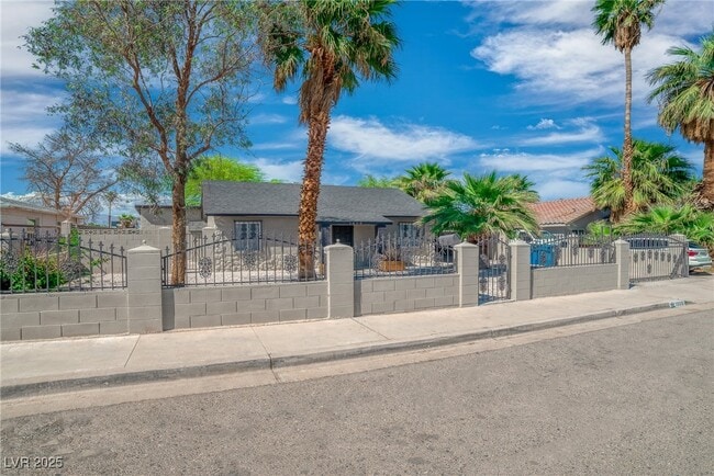 property at 1608 E McDonald Ave