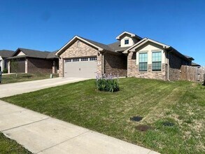 5904 NW Silas St in Bentonville, AR - Building Photo - Building Photo