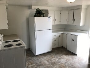 42 W Stillwater Ave in Fallon, NV - Building Photo - Building Photo