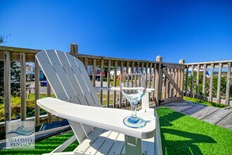 218 Sand Piper Dr in North Topsail Beach, NC - Building Photo - Building Photo