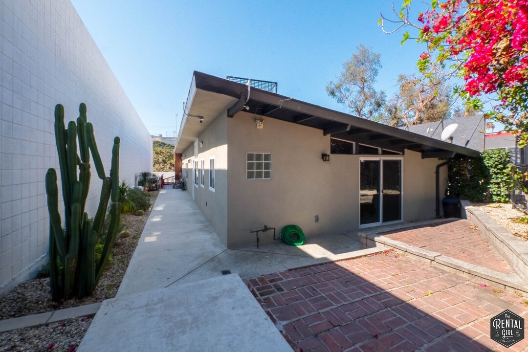 1252 W 1st St in Los Angeles, CA - Building Photo