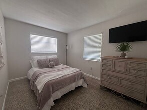 9840 SW 165th Terrace in Miami, FL - Building Photo - Building Photo