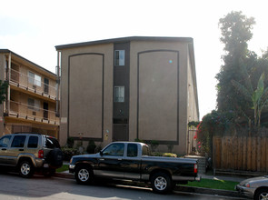 1804 Garfield Pl in Los Angeles, CA - Building Photo - Building Photo