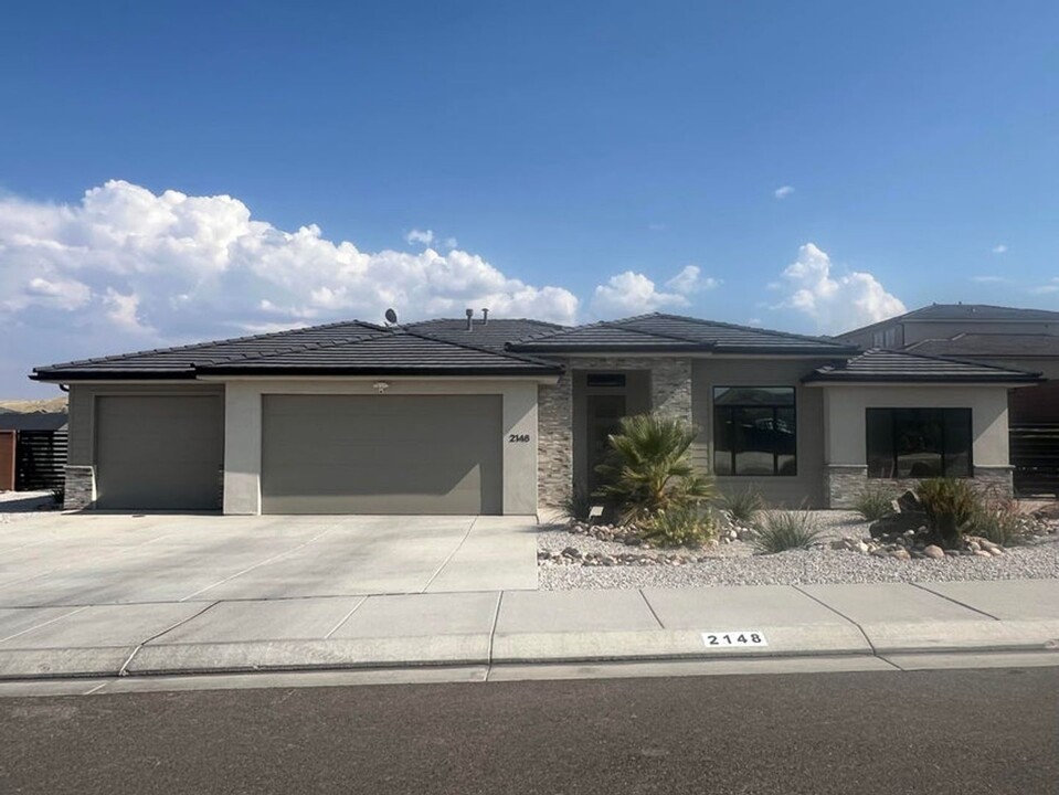 2148 E Mountain Trl in Saint George, UT - Building Photo