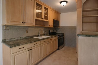 250 Linden Ave in Long Beach, CA - Foto de edificio - Building Photo