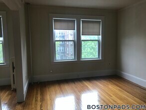 157 Summer St, Unit 9F in Somerville, MA - Foto de edificio - Building Photo