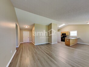 3382 Whispering Trees Dr in Amelia, OH - Building Photo - Building Photo