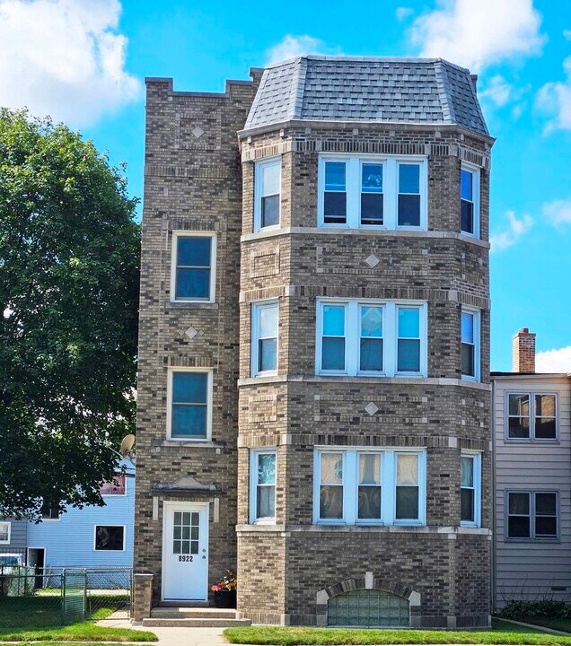 8922 Skokie Blvd in Skokie, IL - Building Photo