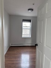 78 N Clinton St, Unit 3 in Poughkeepsie, NY - Foto de edificio - Building Photo