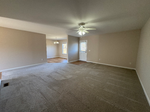 342 Massengill Pond Rd in Angier, NC - Foto de edificio - Building Photo