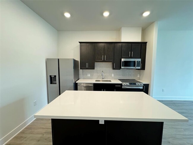 21 Chenevert St in Houston, TX - Foto de edificio - Building Photo