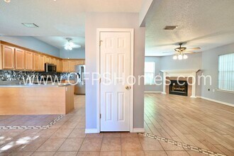 933 Scenic Oak Ln in Fort Walton Beach, FL - Building Photo - Building Photo