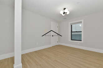 516 Sumner St, Unit 1 in Boston, MA - Building Photo - Building Photo