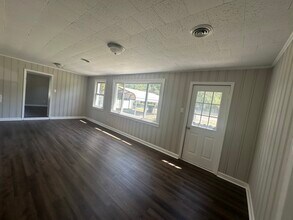 410 W 6th Ave in Raeford, NC - Building Photo - Building Photo