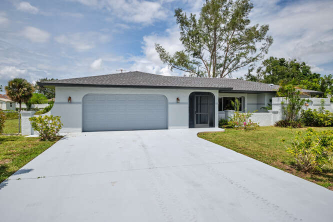 1408 SW 5th Ave in Cape Coral, FL - Foto de edificio