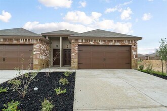 118 Samuel Dr in Mustang Ridge, TX - Building Photo - Building Photo