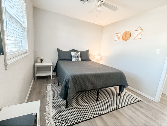 6406 NW Arrowhead Dr