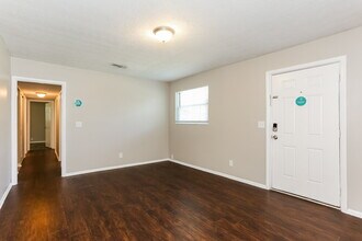 6529 Hugh Ct in Jacksonville, FL - Foto de edificio - Building Photo