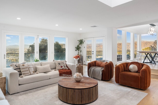 property at 3541 Multiview Dr