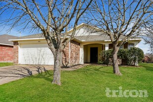 1502 Warrington Way in Forney, TX - Building Photo