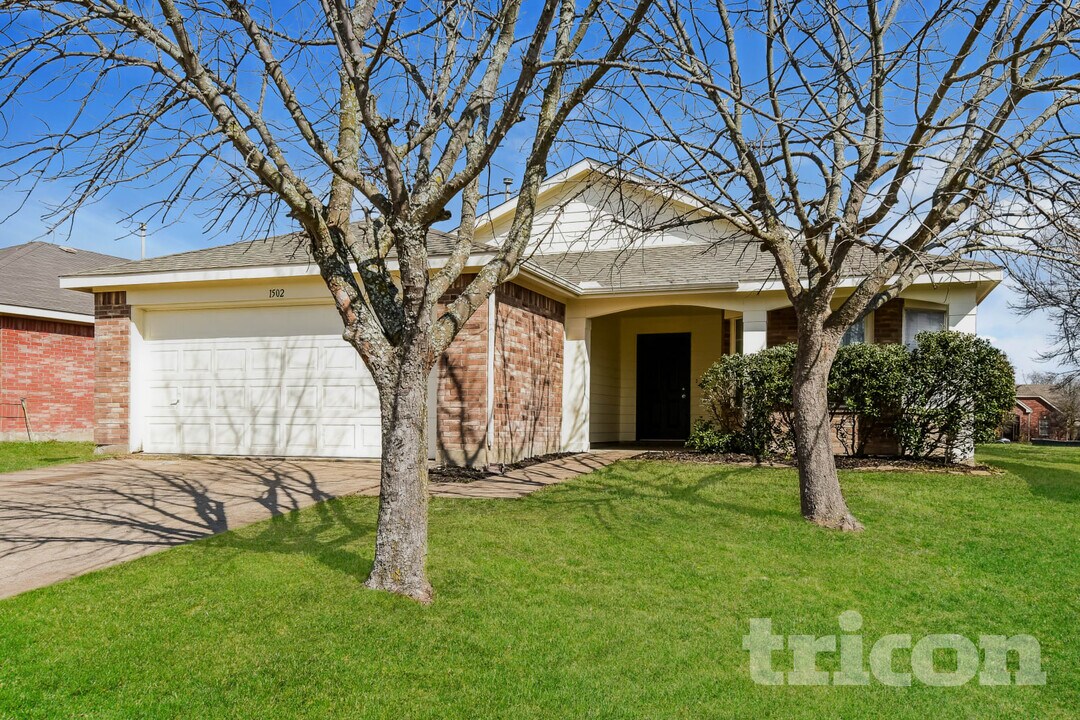 1502 Warrington Way in Forney, TX - Building Photo