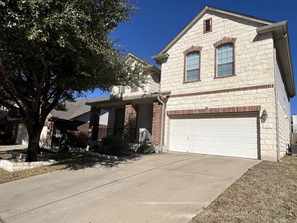 3807 Links Ln in Round Rock, TX - Building Photo