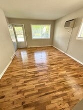 902 Vincent Ct in Lansing, MI - Foto de edificio - Building Photo