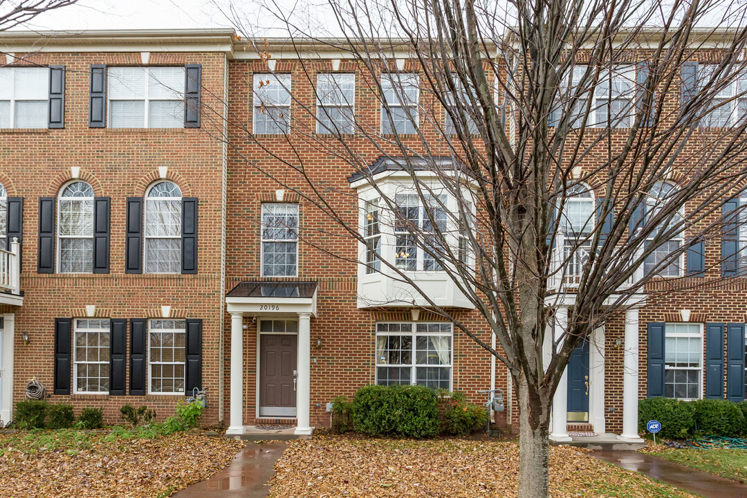 20196 Incas Terrace in Ashburn, VA - Building Photo