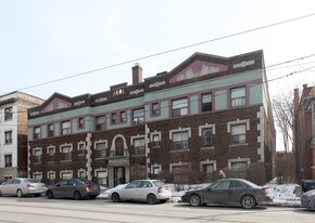 Royal Apartments in Toronto, ON - Building Photo
