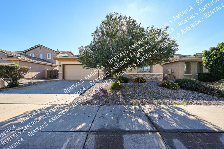 103 W Hawk Way in Chandler, AZ - Building Photo