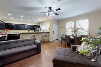 303 Capps Dr in College Station, TX - Building Photo - Building Photo