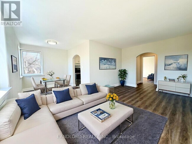 36 Wood Glen Rd in Toronto, ON - Building Photo - Building Photo