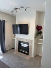 14174 SW Barrows Rd, Unit 2 in Tigard, OR - Building Photo - Building Photo