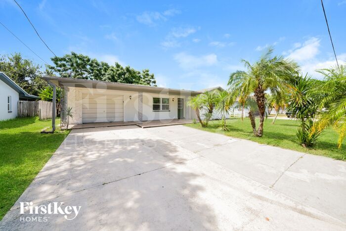 8330 Needles Dr in Hudson, FL - Building Photo