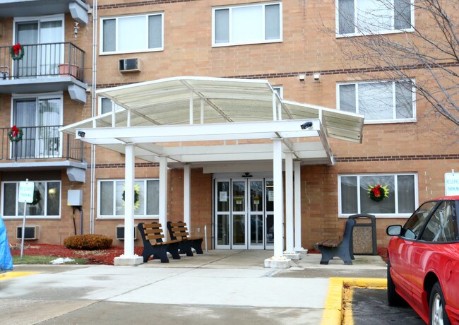 Waterstone Place Apartments in Warren, OH - Foto de edificio - Building Photo