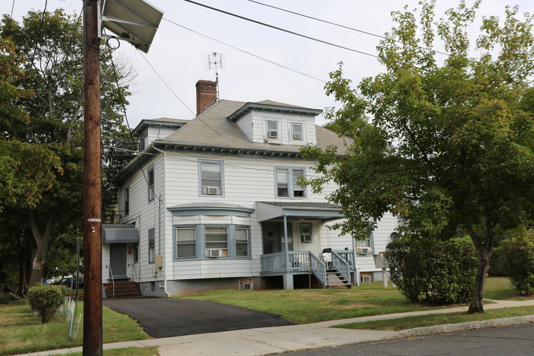 105 Fairview Ave in Somerville, NJ - Building Photo