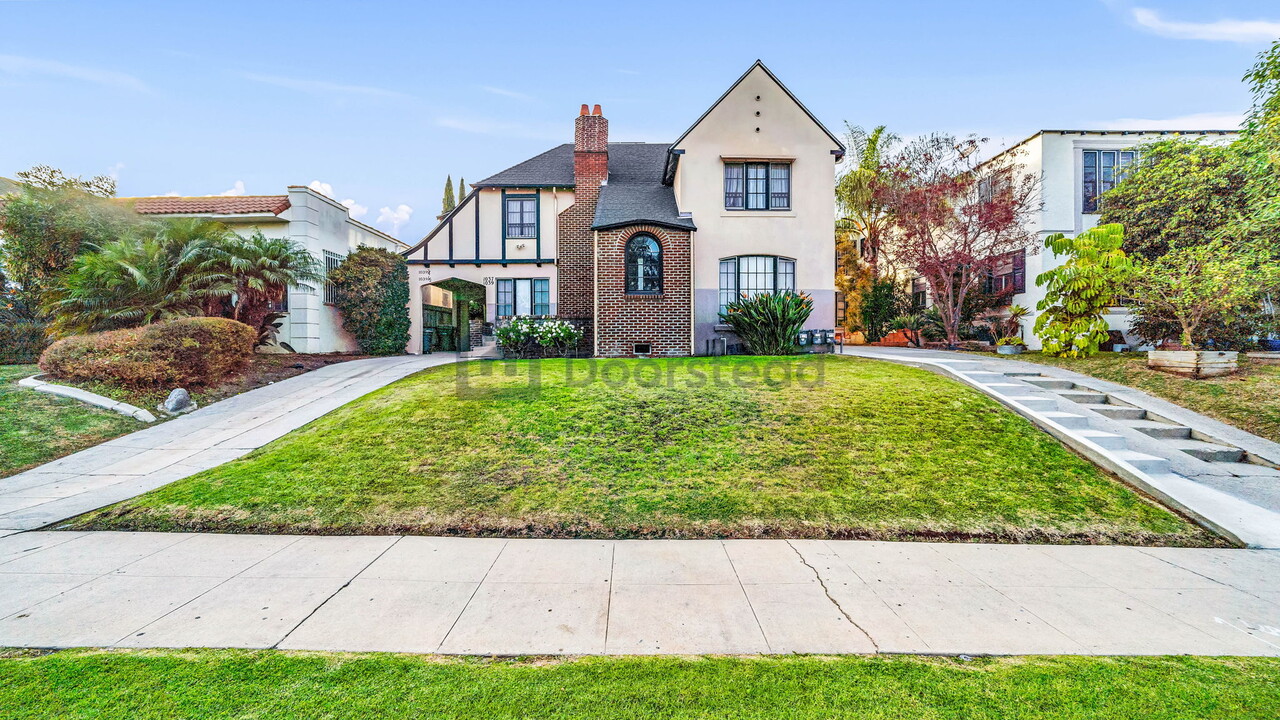1039 S Redondo Blvd in Los Angeles, CA - Building Photo